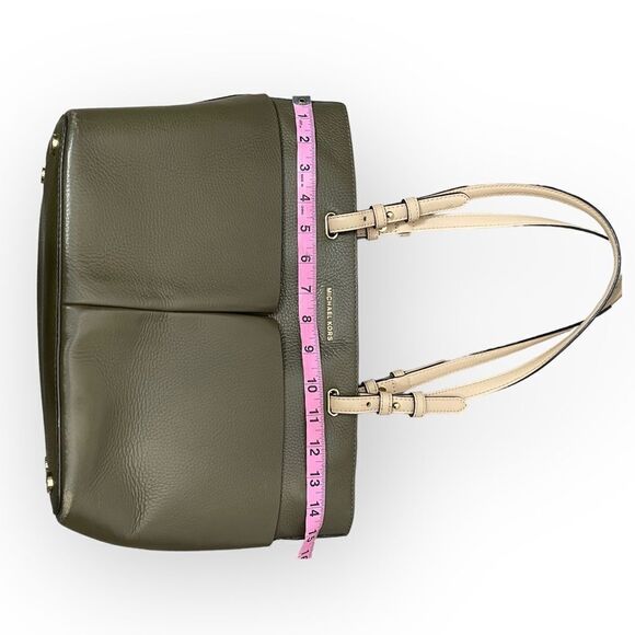 Michael Kors Bedford Medium Soft Leather Tote in Green - Picture 15 of 16